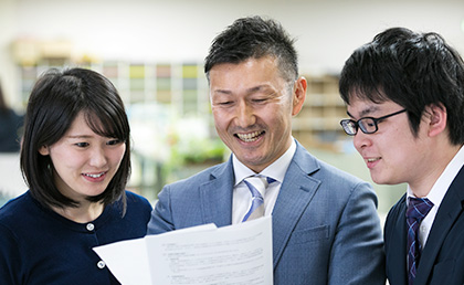 伊藤室長と学生たち
